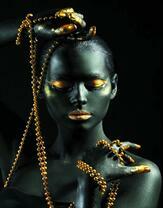 Без бренда «Девушка в черно-золотом макияже» в Воронеже