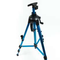 Без бренда «Мольберт металлический тренога складной, усиленный, синий в чехле с уровнем, компасом и ручкой, регулируемый» в Воронеже