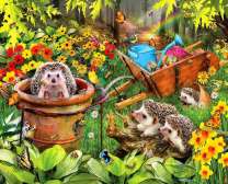 Ёжики на яркой полянке с цветами бабочками